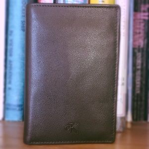 Calvin Klein Men’s Leather Trifold Wallet - brown
